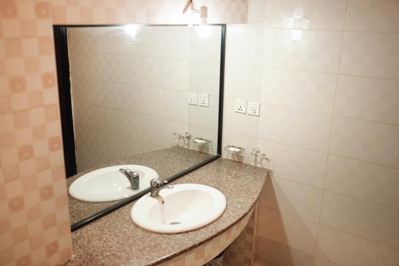 Diamond Lodge Karachi Extérieur photo