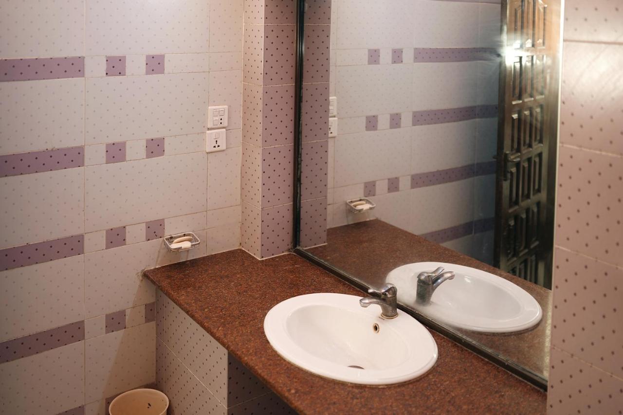 Diamond Lodge Karachi Extérieur photo